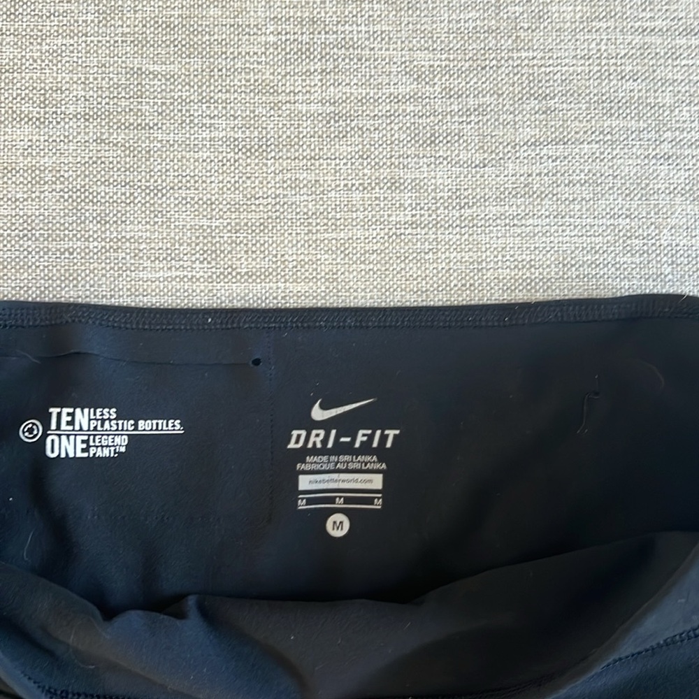 NIKE | medium - Picture 3 of 4